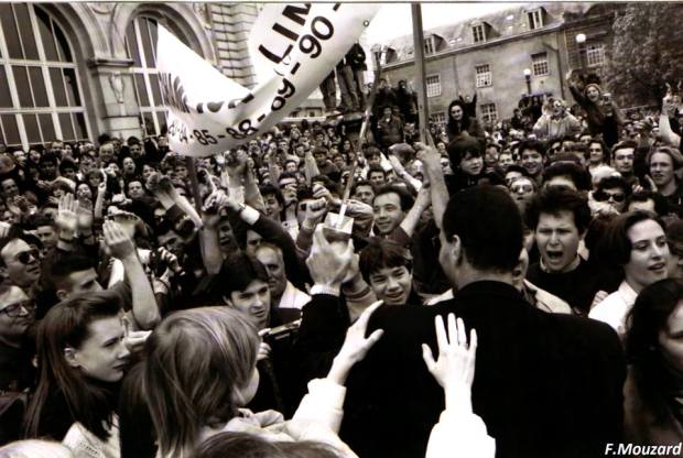 Avril 1993, Limoges fête les vainqueurs de la Coupe des Clubs Champions (photo Fabrice Mouzard).